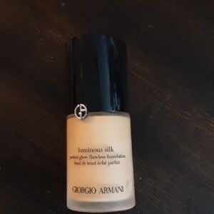 Giorgio Armani Luminous Silk Foundation